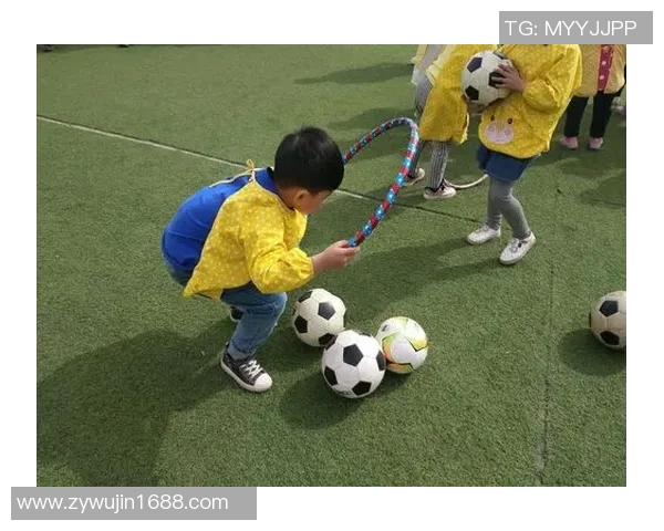 宁波幼儿足球热潮兴起小小球员展现无限潜力与团队精神 宁波幼儿足球热潮兴起小小球员展现无限潜力与团队精神