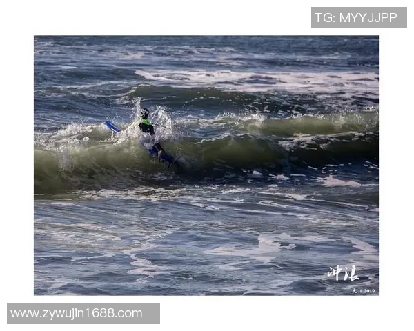 月亮湾足球：在海风与星空下追逐梦想的青春盛宴